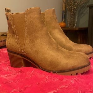 Brown suede ankle boots chunk heel size 8
